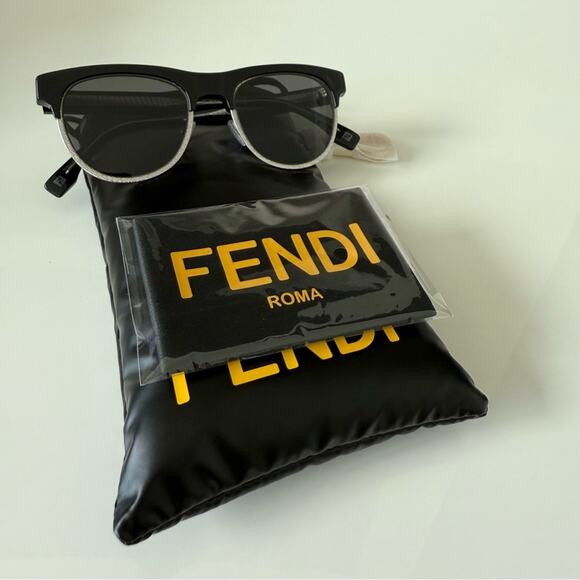NEW!!! Fendi FE40105U 01A women sunglasses Authentic - Picture 7 of 7